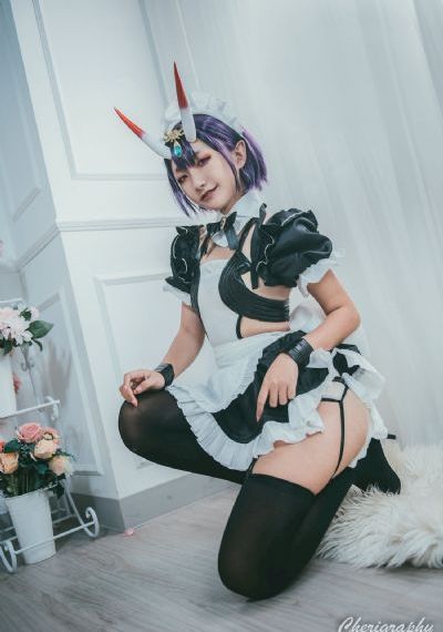 美女用手扒开自己下面