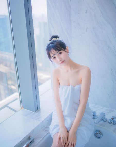 在黑暗中我们堕落