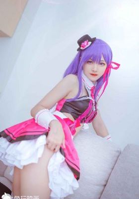 年轻的女秘书