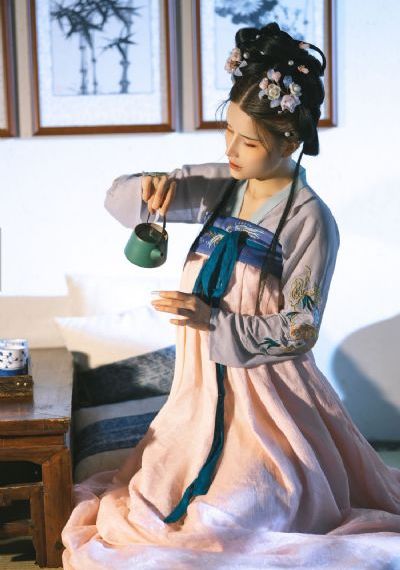 迷人服务员bd高清