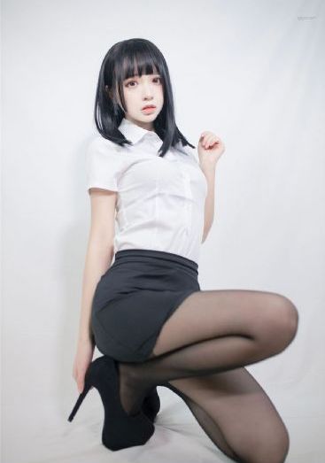 美女校花张开腿让我电影