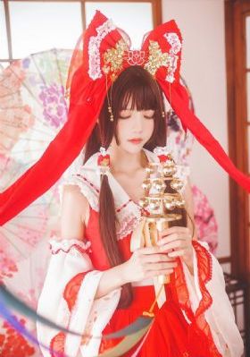 大胸隔壁女孩